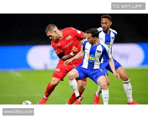 柏林赫塔凭借进球密集战胜弗赖堡,重返胜利之路 柏林赫塔凭借进球密集战胜弗赖堡,重返胜利之路