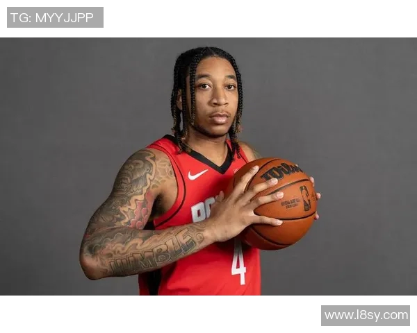 火箭队签下新秀球员，为球队未来打下坚实基础