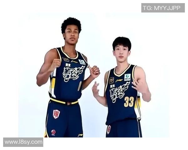 新秀选手秀出绝技获CBA球队看中签约成为队员 新秀选手秀出绝技获CBA球队看中签约成为队员