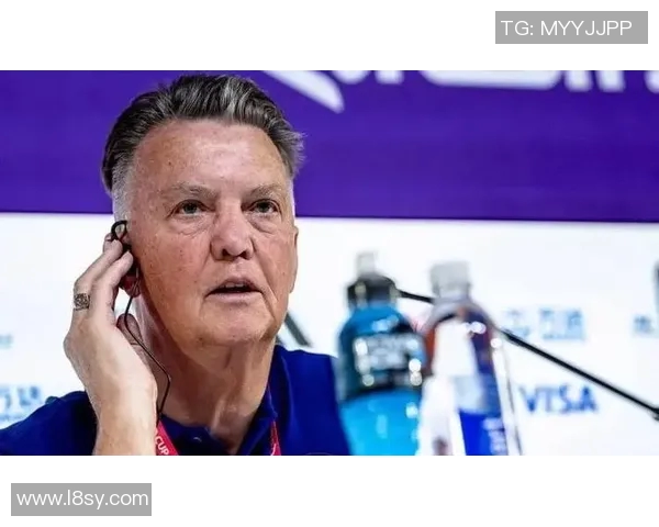 荷兰足协宣布范加尔正式出任荷兰国家队主帅，球迷期待新征程